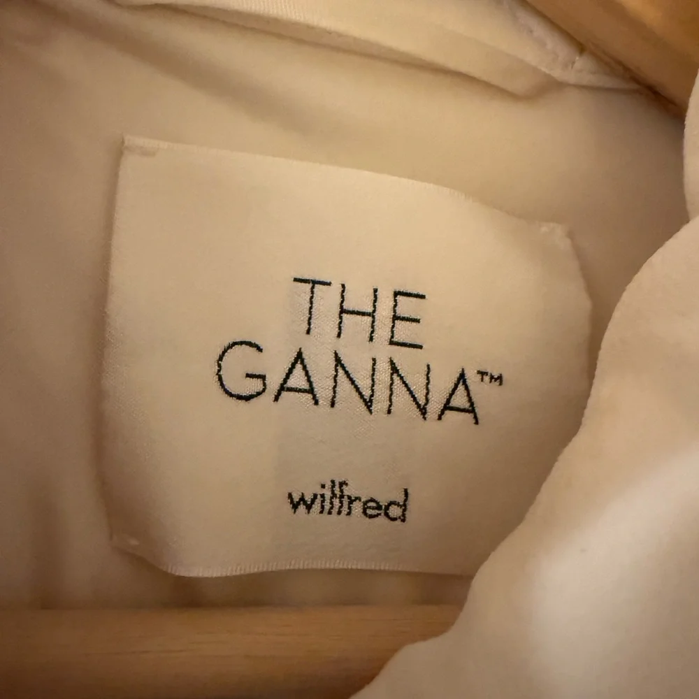 Aritzia Wilfred the Ganna button-Up shacket - Picture 3 of 4